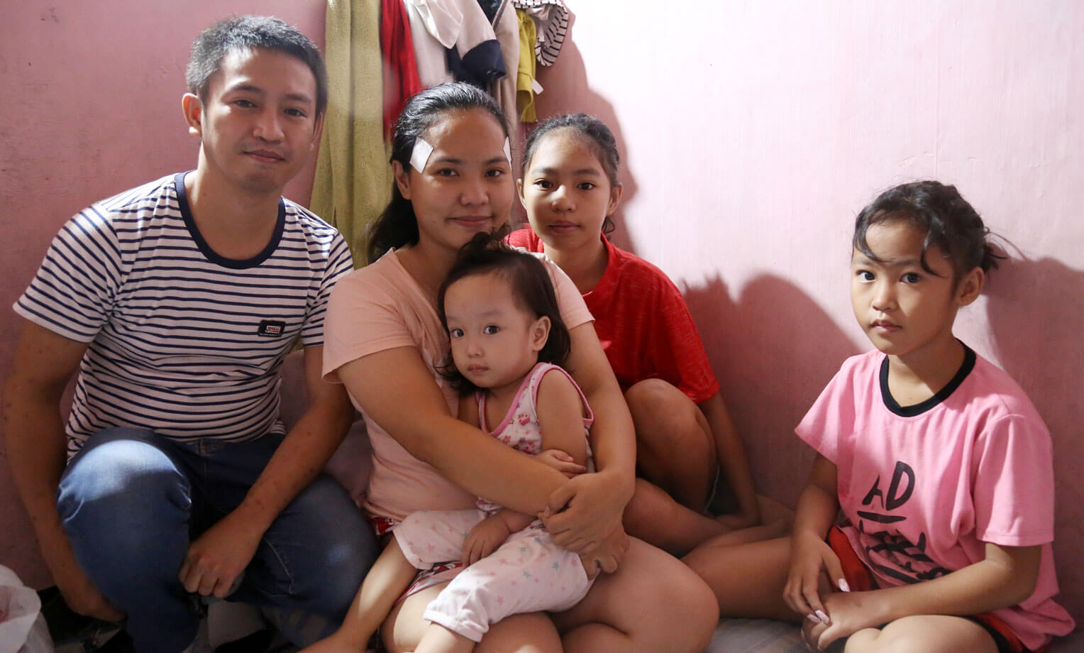 필리핀 식량 지원 프로그램 수혜를 받은 데니스 가족